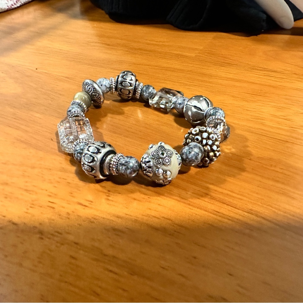 Boho Silver Tone & Clear/Gray Beaded Stretch Bracelet w/ Ornate Charm